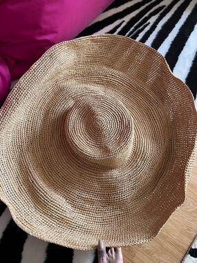 LEMLORELI TAQULIA STRAW RUNWAY STYLE  HIGH END HAT